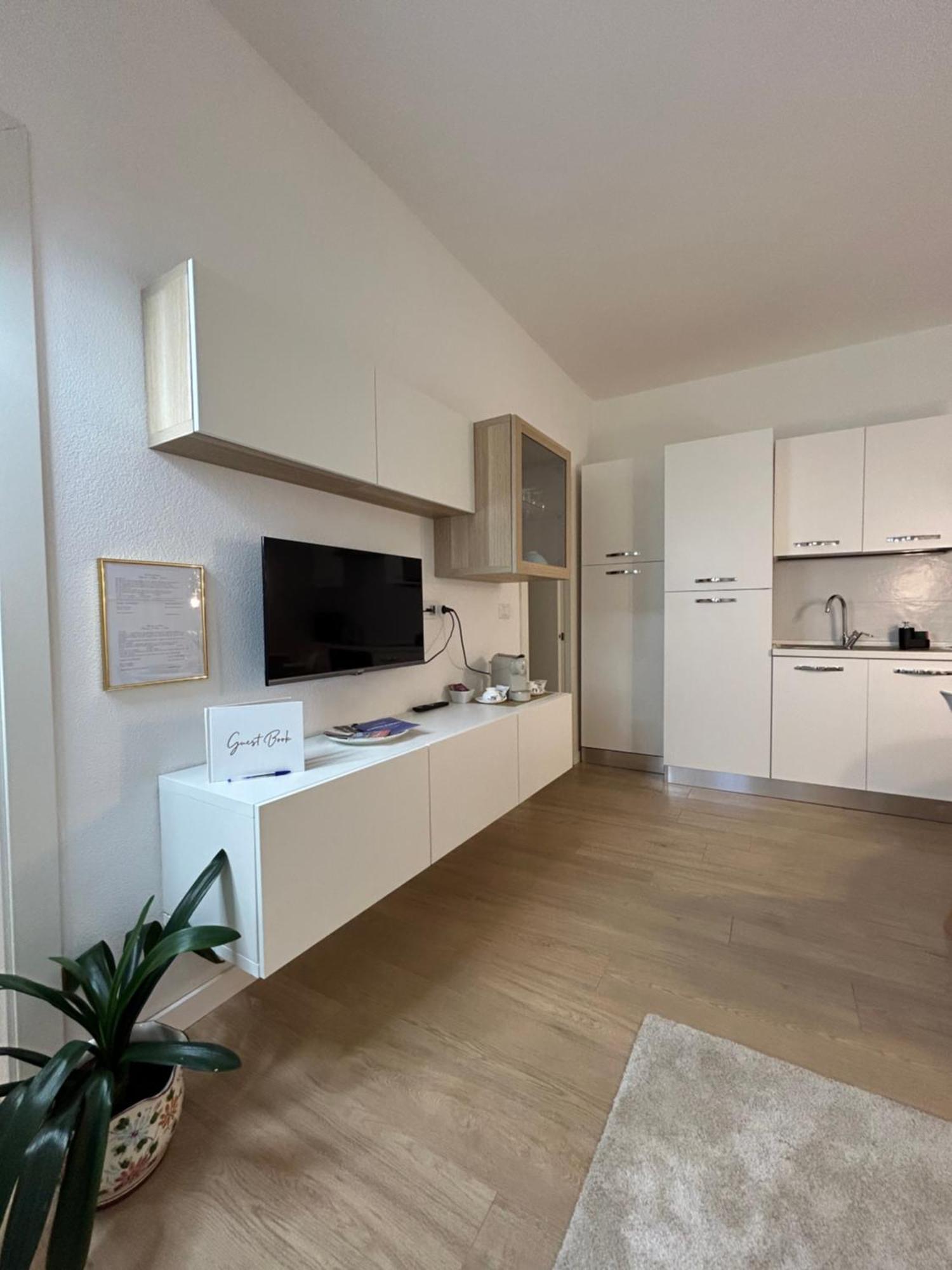 V&C Home Rental Specialist Appartamenti Fronte Lago Maggiore Germignaga Kültér fotó